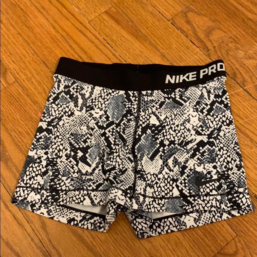 Nike pro snakeskin spandex